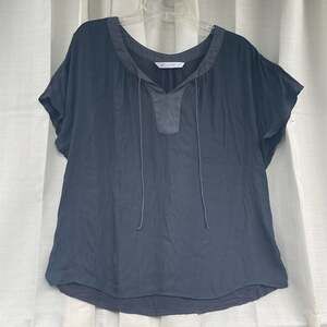 ACOS&A Women's Two-Toned Gray Split-Neck Tie Front Pullover Blouse